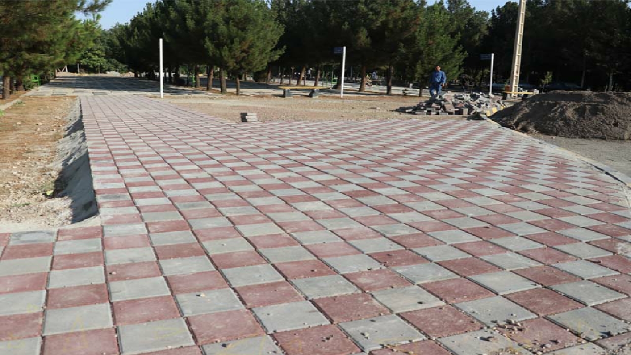 پیشرفت ۴۰ درصدی کفسازی پیاده رو‌های آرامستان بهشت فاطمه (س)