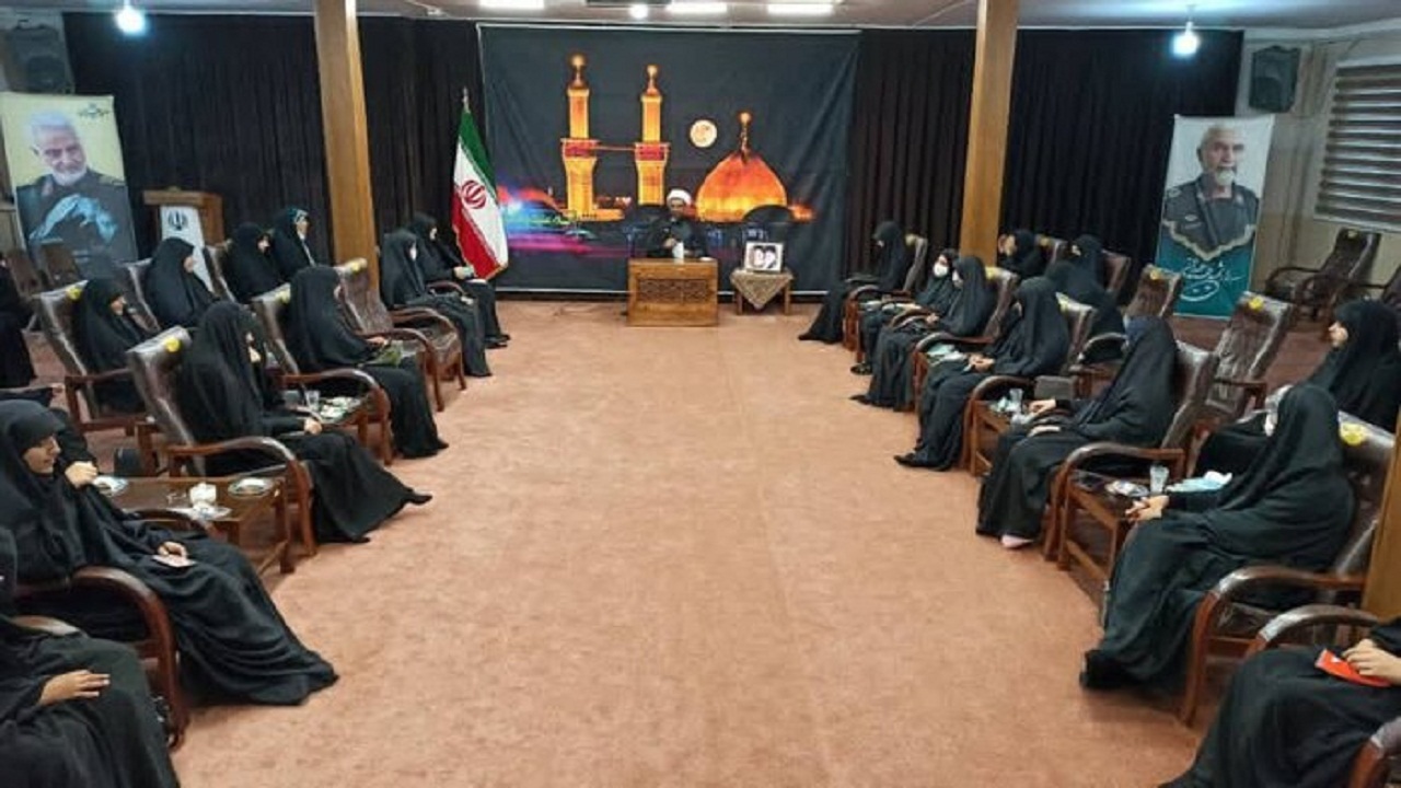 نیاز‌های کاذب و غیرمتناسب برای نوجوانان و جوانان در جامعه ایجاد نشود