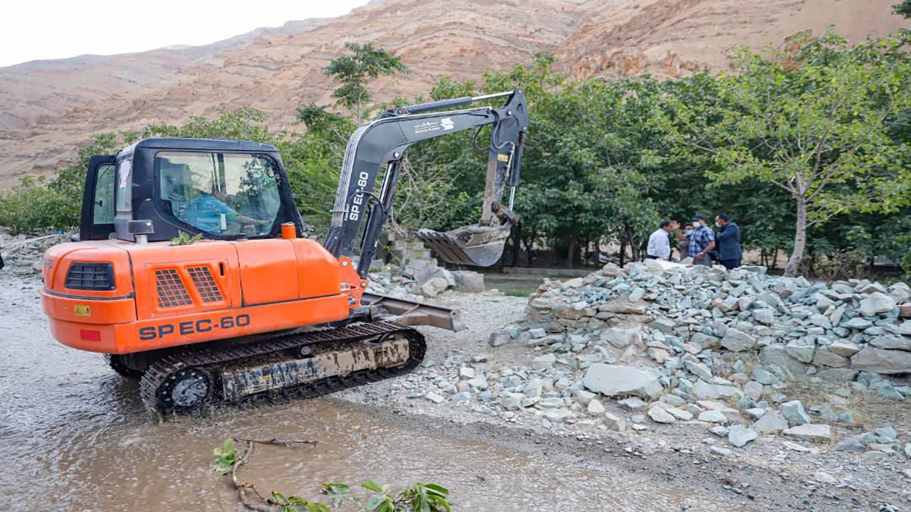 تخریب ۱۲ هکتار از ساخت و ساز‌های غیرمجاز بستر رودخانه فرحزاد