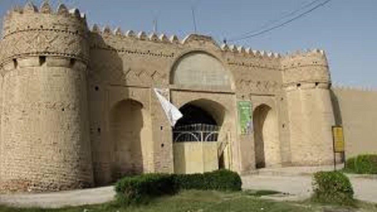 بازسازی قلعه تاریخی ناصریه در شهرستان ایرانشهر