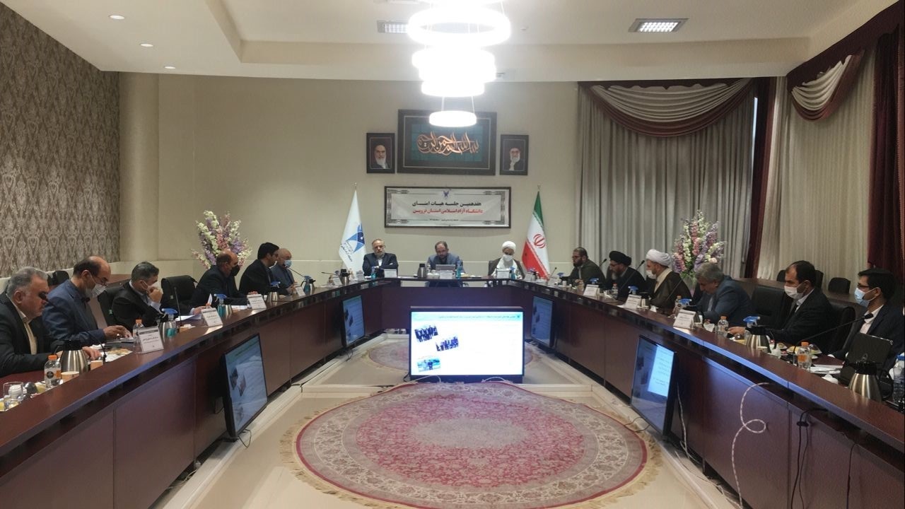 بررسی سند تحول دانشگاه آزاد اسلامی در قزوین