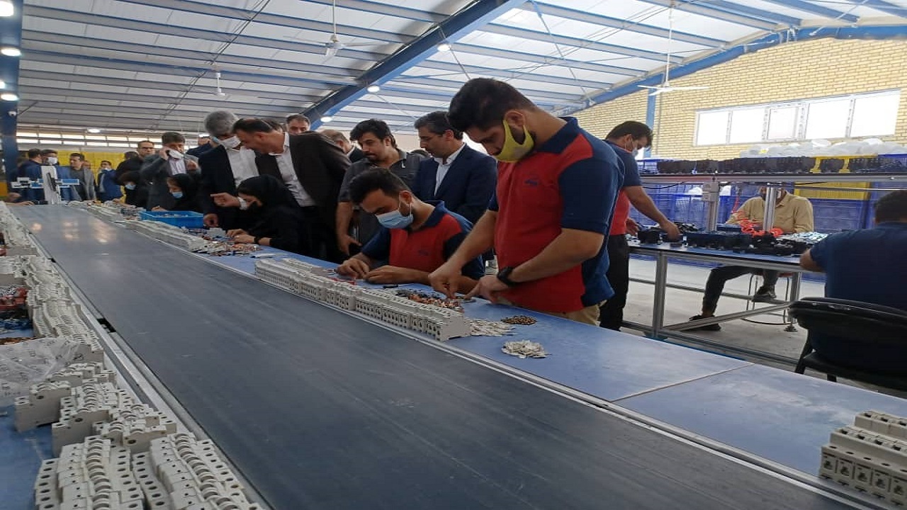 افتتاح خط تولید قطعات الکترونیکی در آبادان
