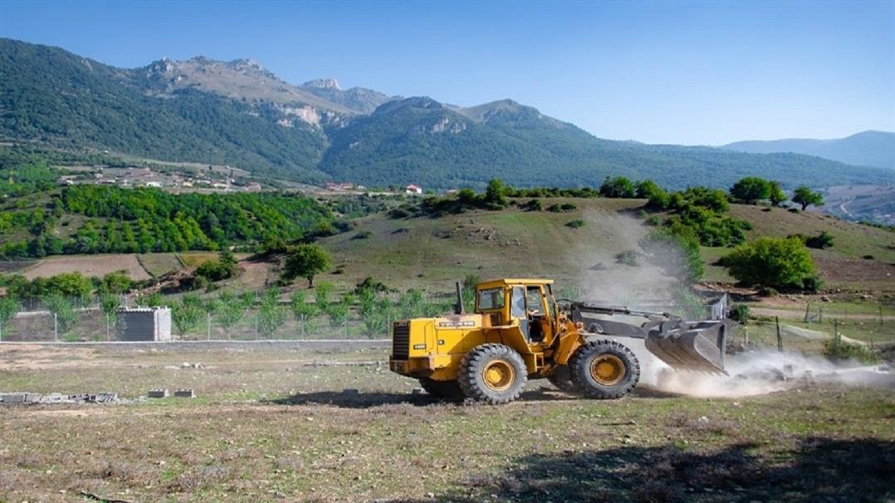 لنگر متخلفان ساخت و ساز در روستای لنگر کشیده شد