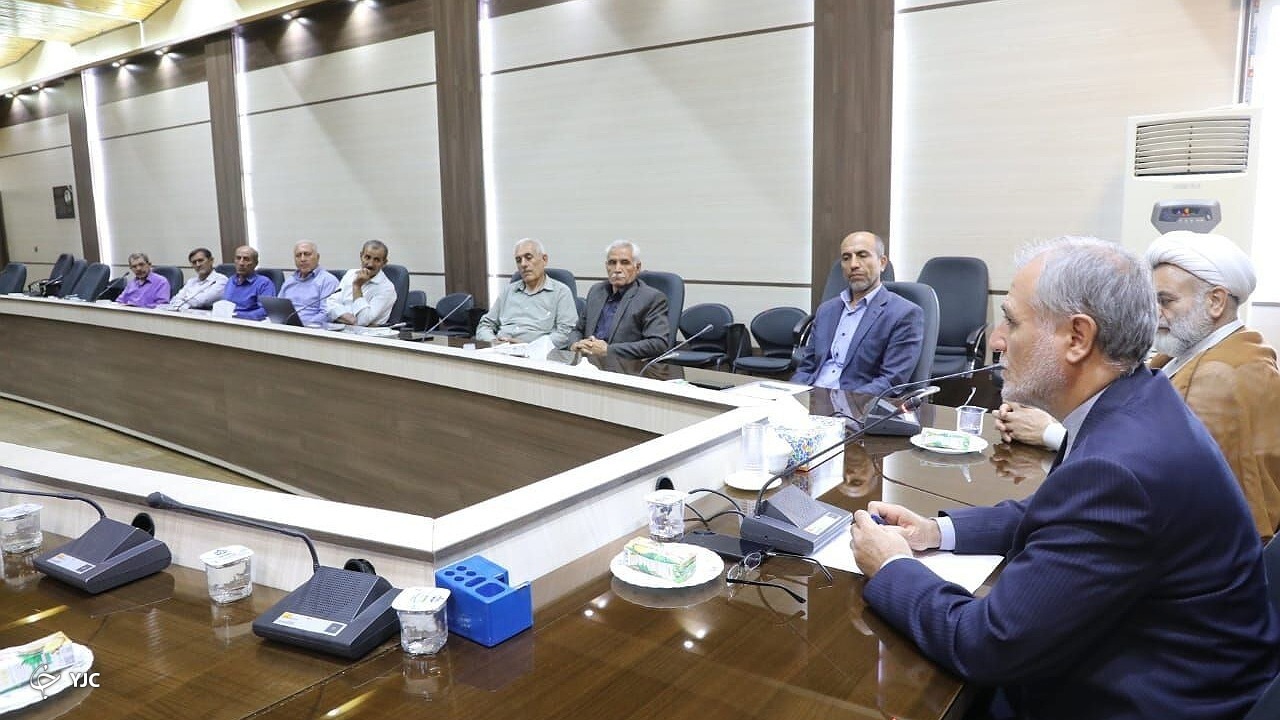 عظمت ایستادگی آزادگان مقابل دشمن فراموش نشدنی است