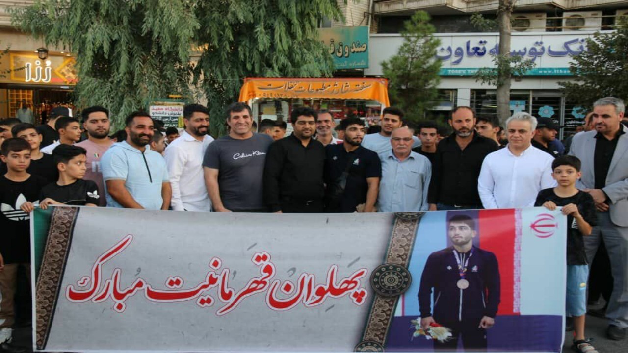 استقبال از فرنگی‌کار قم در بازگشت از مسابقات همبستگی کشور‌های اسلامی