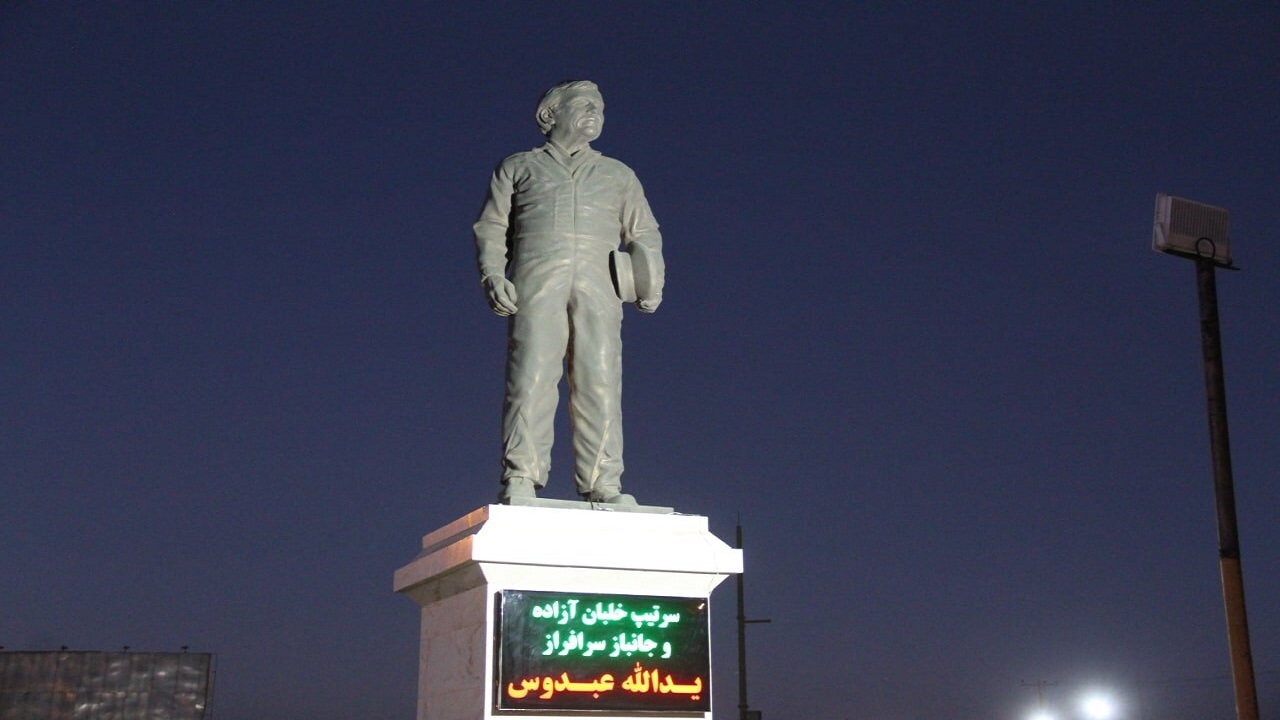 رونمایی از تندیس خلبان آزاده در سمنان