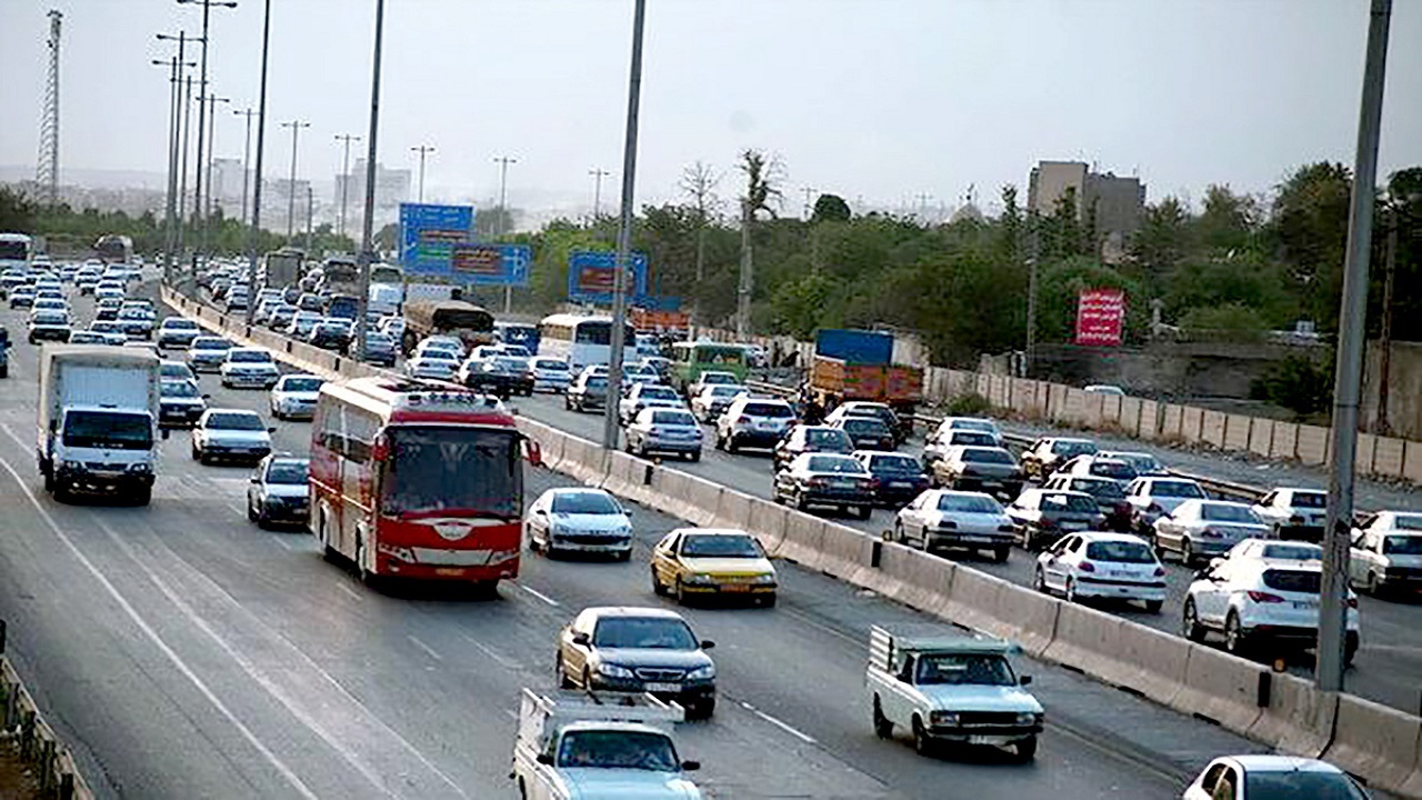 ترافیک پرحجم و نیمه سنگین در جاده‌های خراسان رضوی