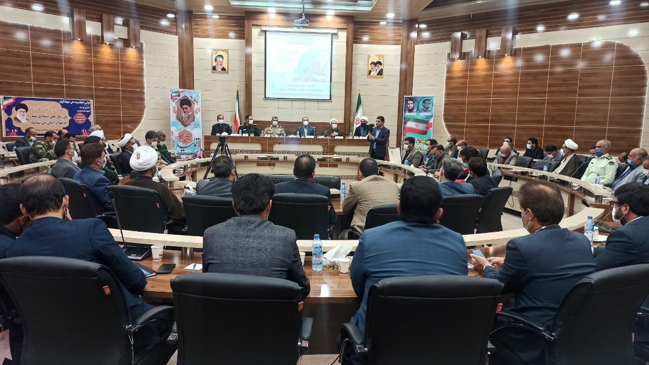 رونمایی از کتاب رهبر معظم انقلاب در اجلاسیه ملی جهادگران فردوس