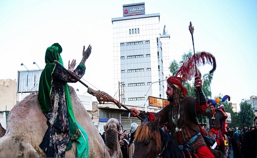 یه حرکت در آمدن کاروان نمادین اسرای کربلا در قم +تصاویر