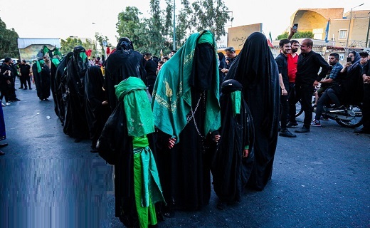 یه حرکت در آمدن کاروان نمادین اسرای کربلا در قم +تصاویر