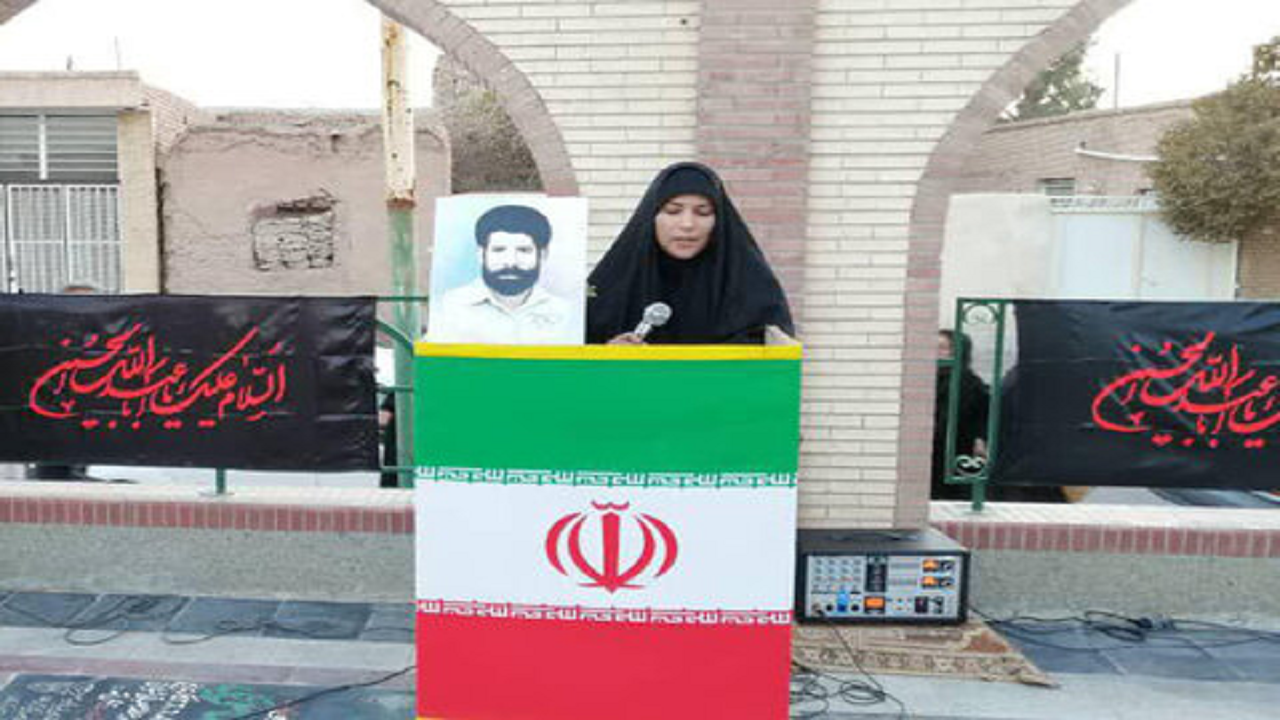 بانوی محجبه قطار تهران - یزد در ستاد امر به معروف کشور تجلیل شد
