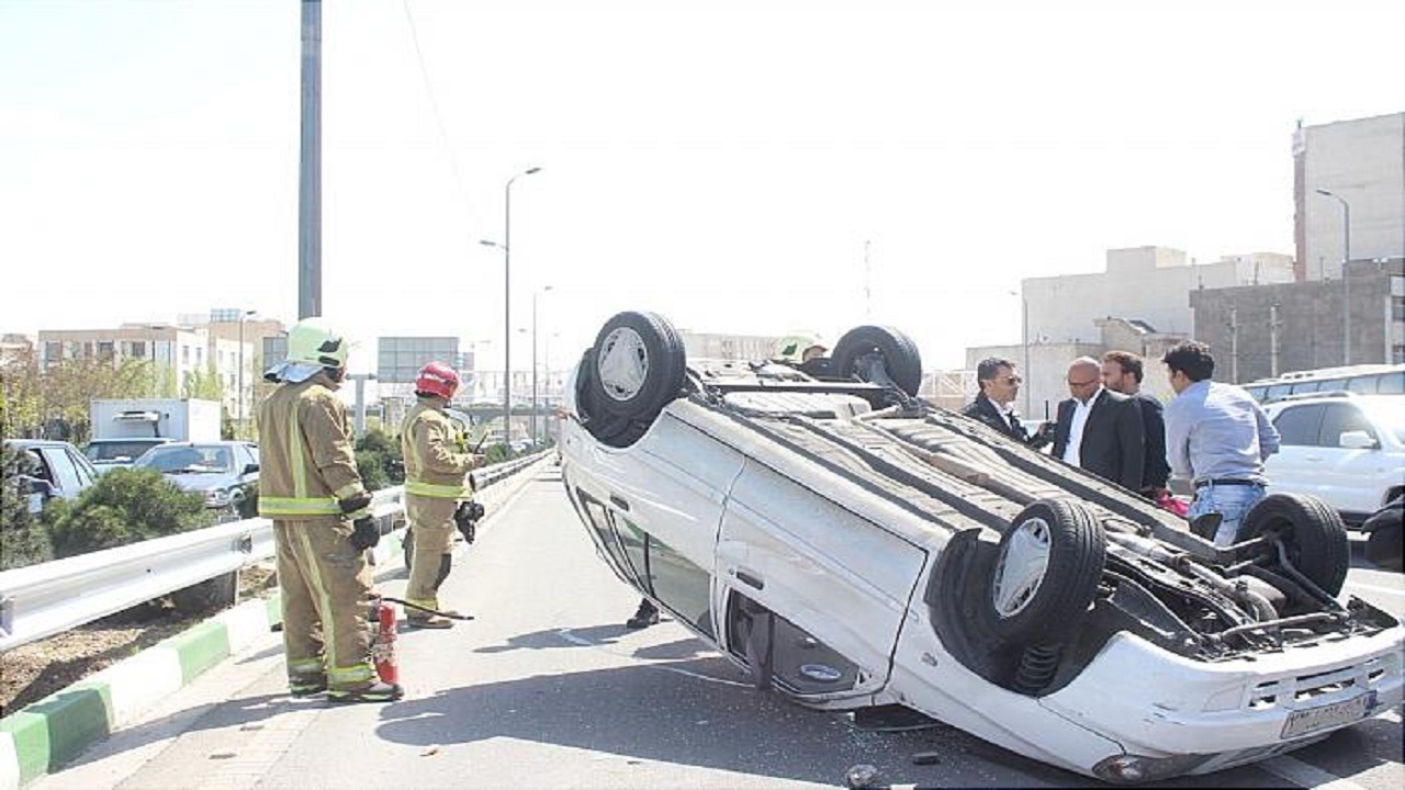 واژگونی یک دستگاه پراید ۱۱۱