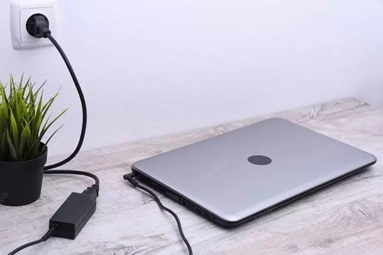 چگونه از باتری داخلی و جدا نشدنی لپ تاپ مراقبت کنیم؟