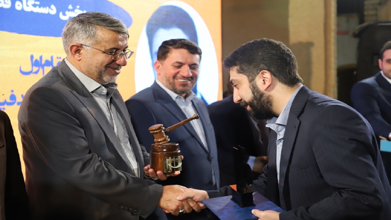 تجلیل از برگزیدگان اولین جشنواره شعرطنز عدلیه در استان یزد