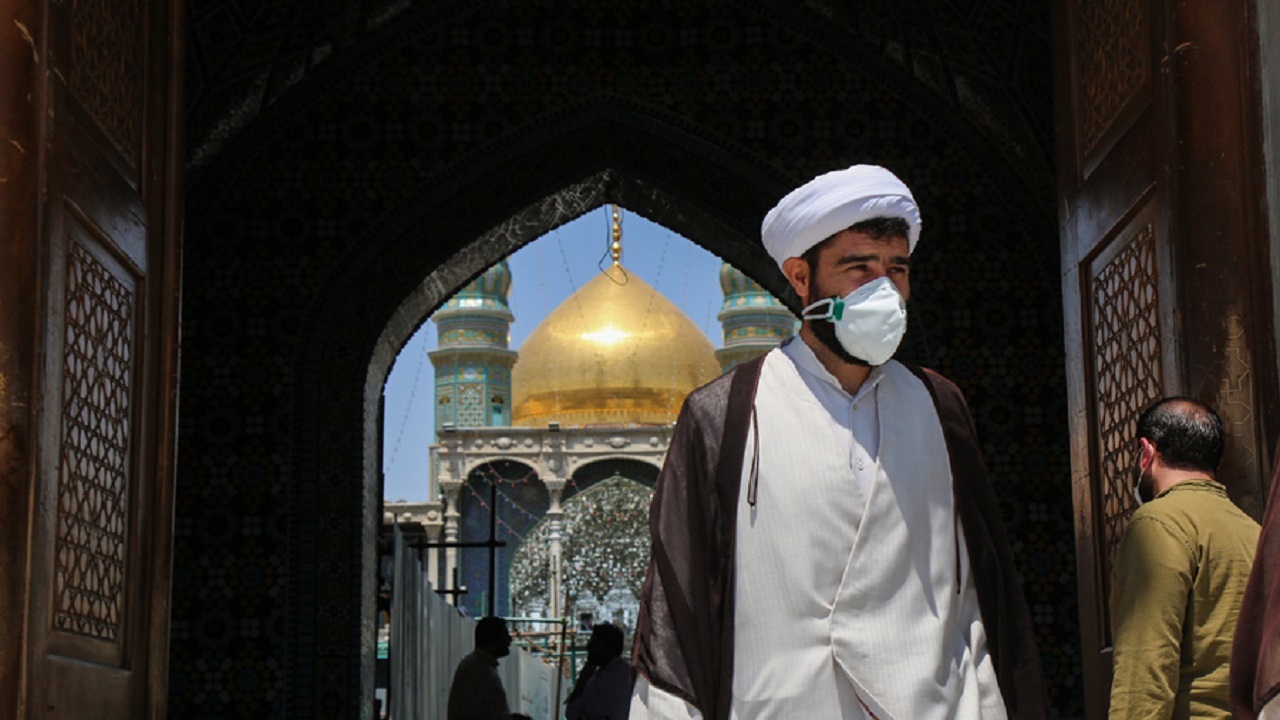 خادمان حرم حضرت معصومه(س) و مسجد جمکران ملزم به استفاده از ماسک شدند