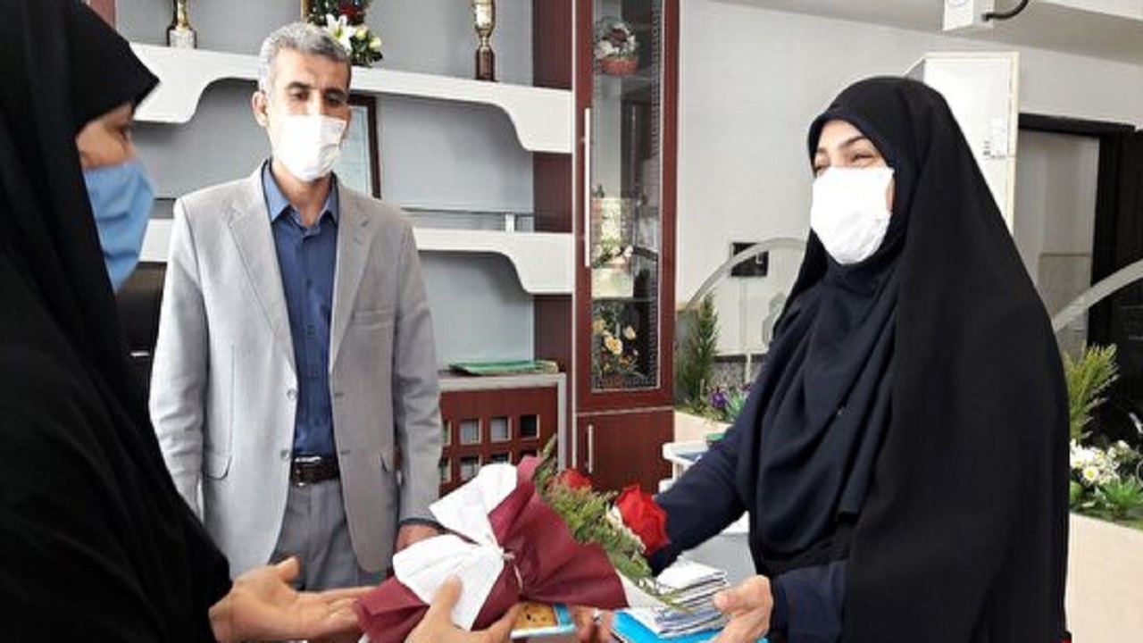 فروشندگان مروج عفاف و حجاب در قم تجلیل شدند