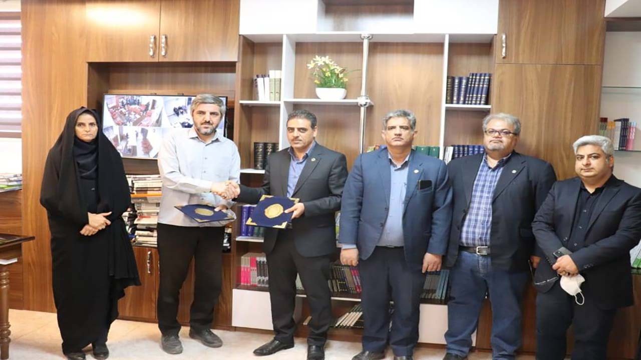 انعقاد تفاهم‌نامه همکاری بین مرکز وکلا و بنیاد شهید کرمان
