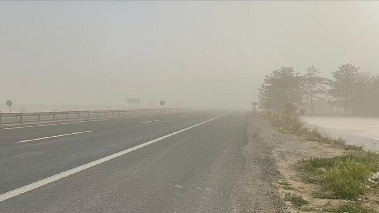 خیزش گردوخاک محلی در نیمه‌شرقی اصفهان