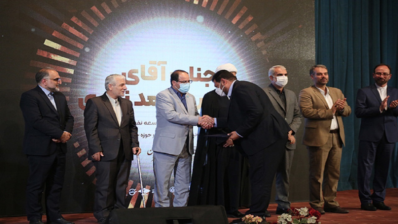 پنجمین همایش ملی ترویج اخلاق حرفه‌ای و مسئولیت‌پذیری اجتماعی برگزیدگان خود را شناخت