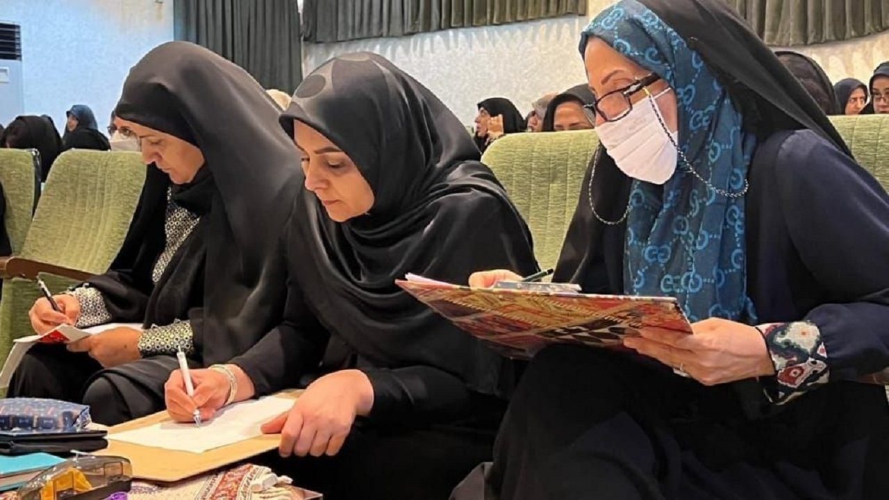 طراحی پوشاک با گل فرش کاشان در جشنواره ملی فردخت