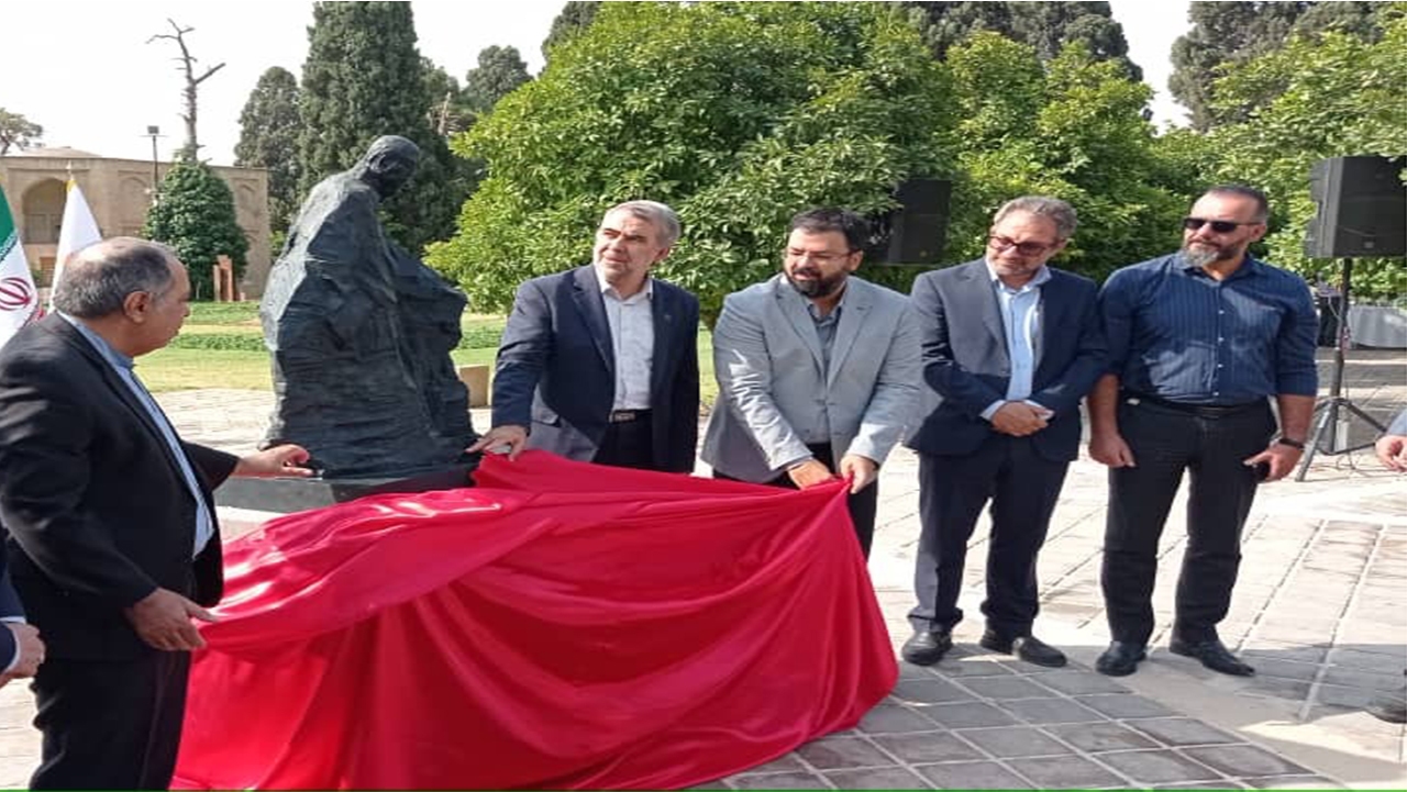 رونمایی از سردیس سائوشچین در شیراز