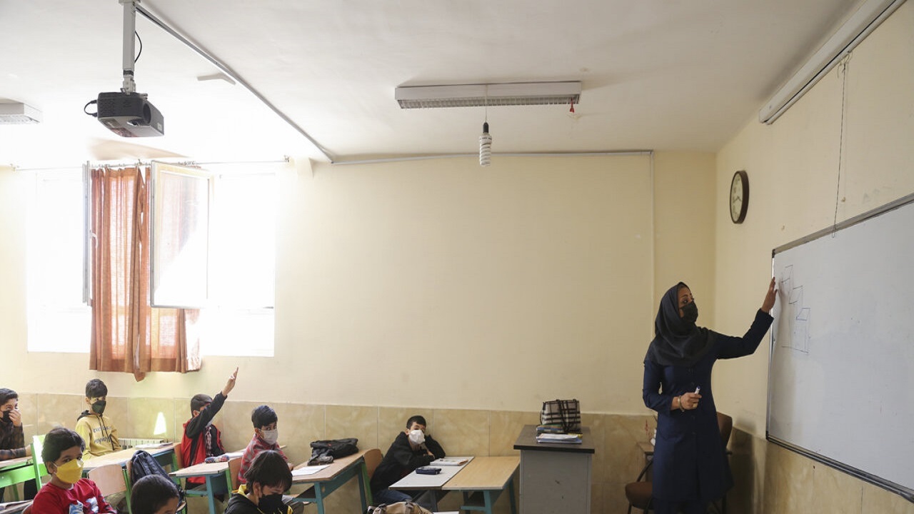 مدارس اصفهان ۱۶ هزار و ۵۰۰  نیرو کم دارد