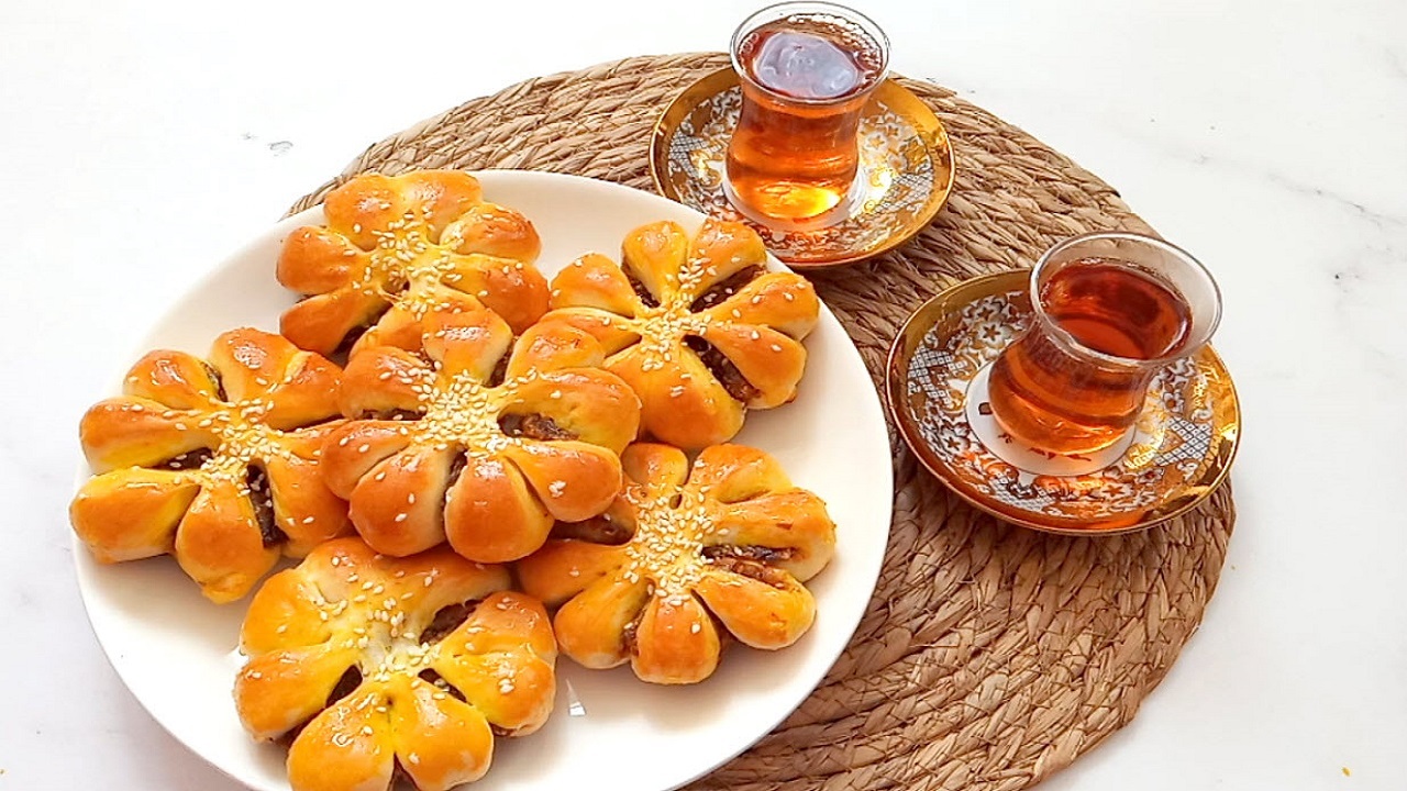 آموزش پخت نان خرمایی طرح‌دار + فیلم
