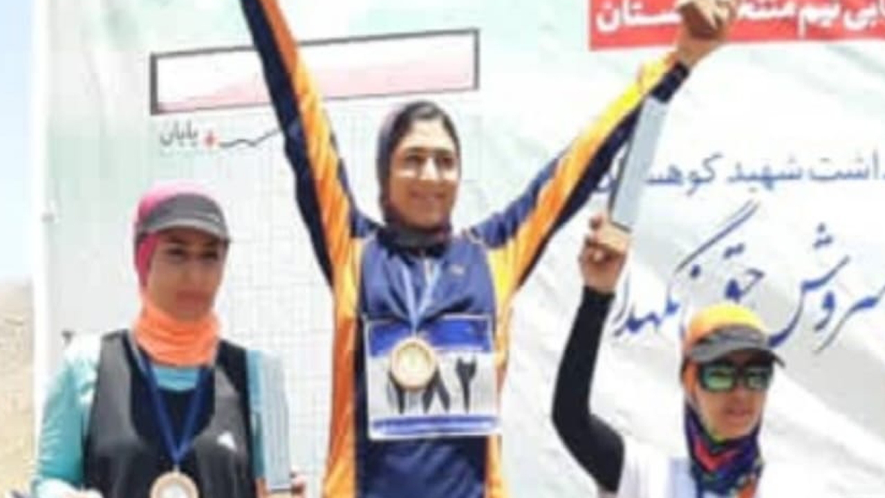 قهرمانی بانوی دونده جهرمی در مسابقات دو کوهستان فارس