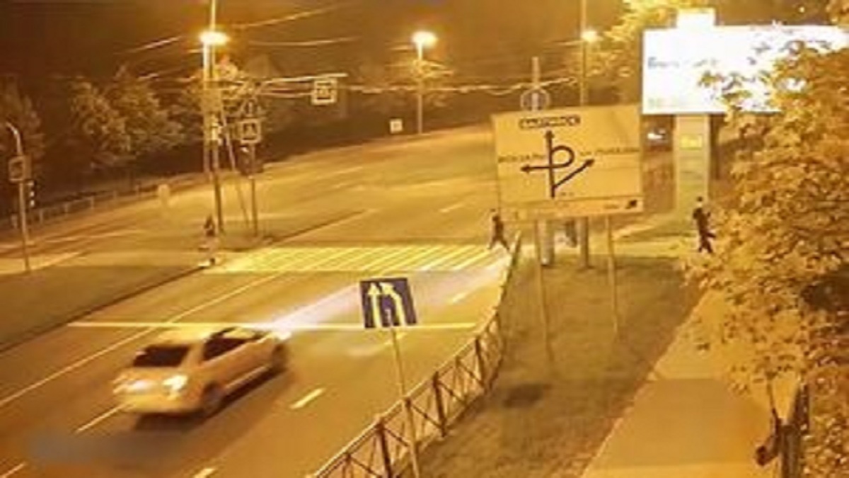 فرار به موقع مادر و دختر از حادثه تصادف + فیلم