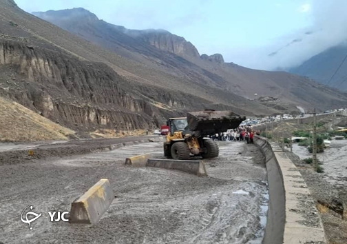 بسته شدن محور هراز بدلیل وقوع سیلاب