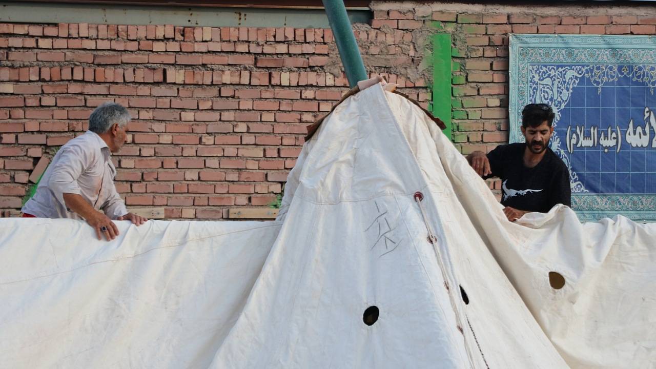 برپایی خیمه عزای امام حسین (ع) در روستای ده زیار کرمان