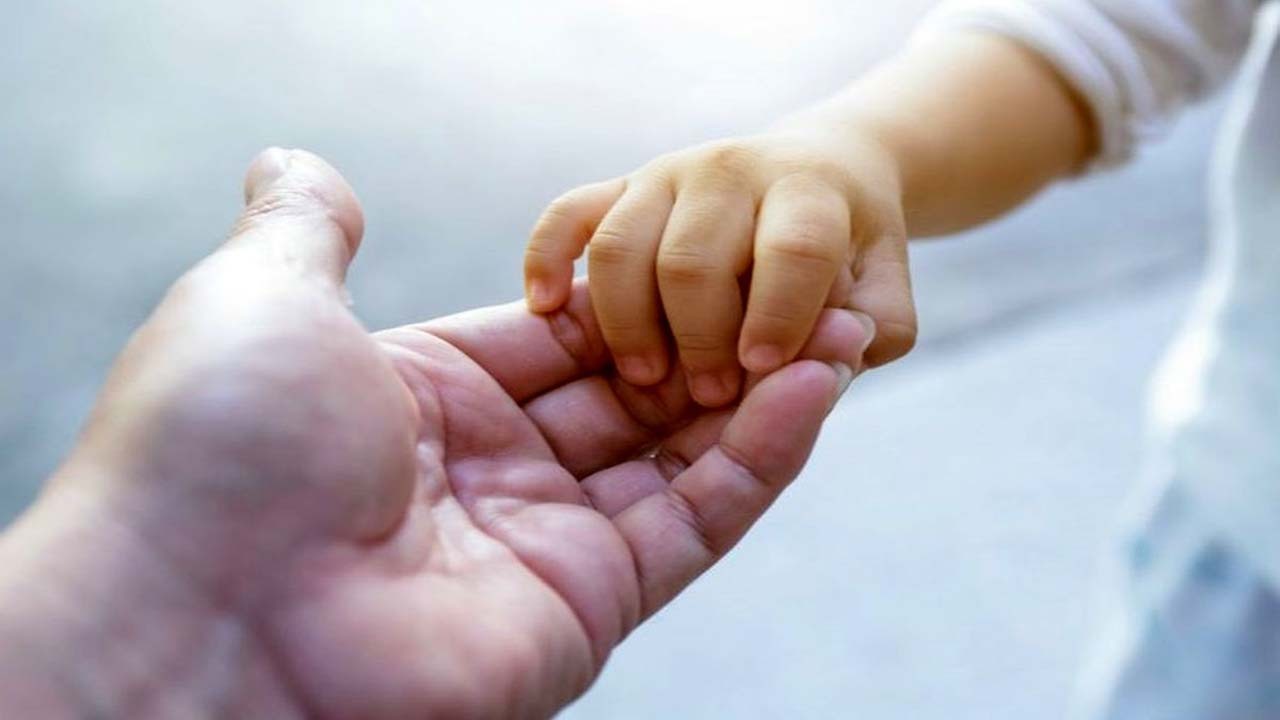 ۱۱ مرحله‌ای که متقاضیان «فرزندخواندگی» باید برای سرپرستی کودک طی کنند