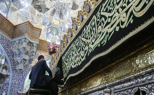 ضریح مطهر حرم حضرت معصومه(س) سیاهپوش شد+ تصاویر