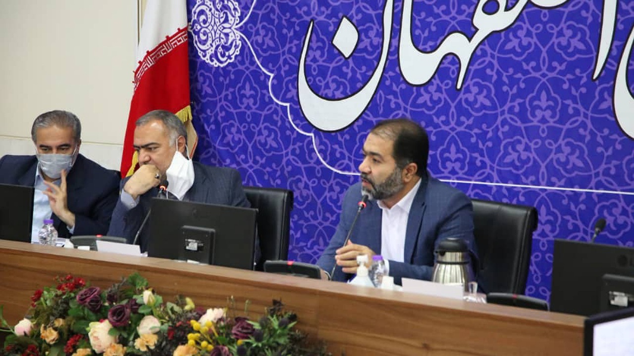 با کم کاری و سنگ اندازی در دستگاه های اجرایی برخورد شود