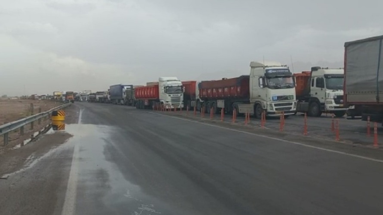بارش باران و ترافیک سنگین در برخی محور‌های مواصلاتی استان یزد