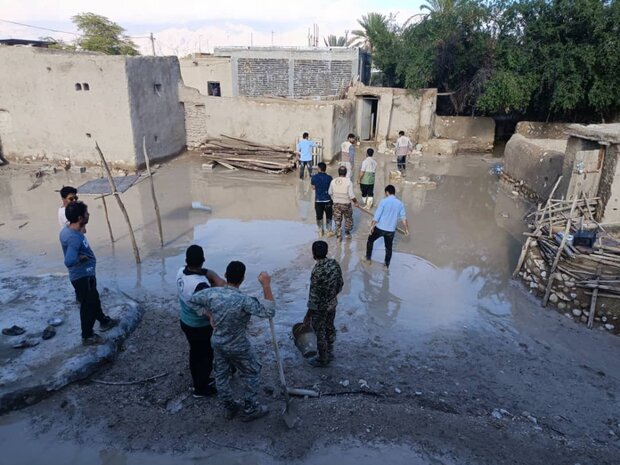خدمات‌رسانی ۲۵۰ جهادگر در منطقه سیل زده جنت شهر داراب