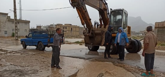 تلاش برای رفع آبگرفتگی در کازرون