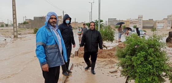 تلاش برای رفع آبگرفتگی در کازرون