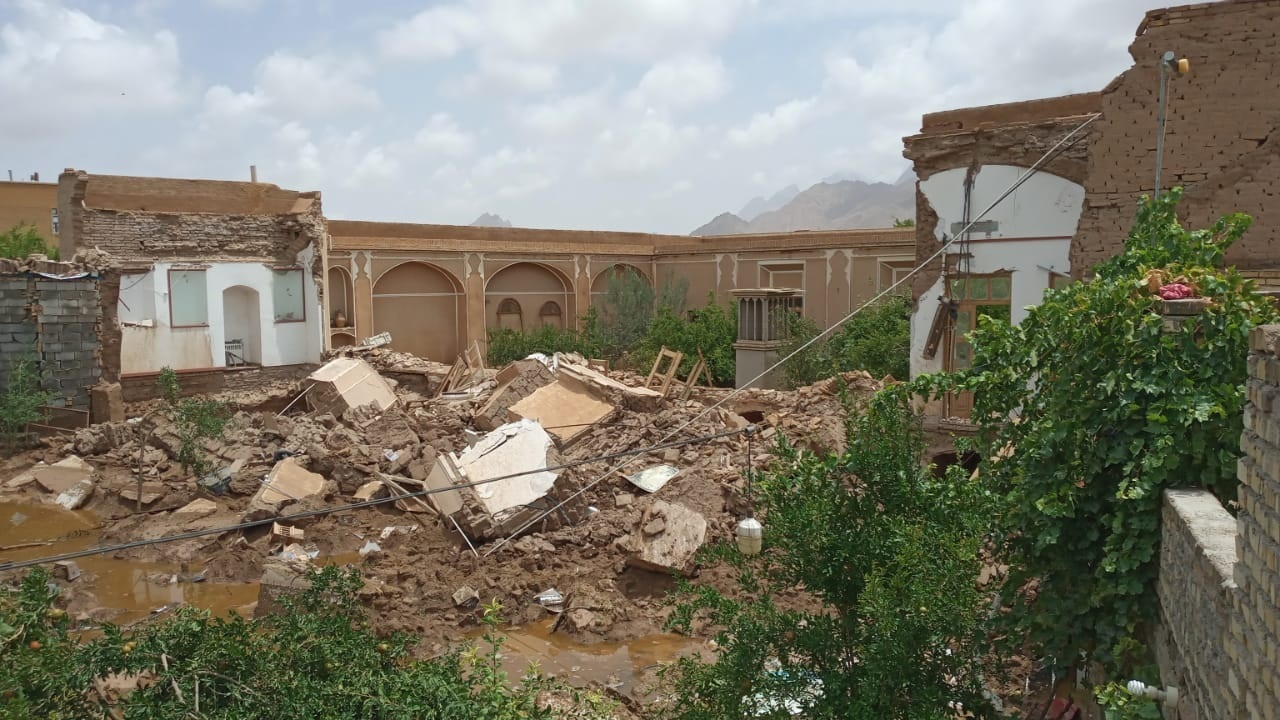 خسارت باران به ساختمان اداری اداره میراث فرهنگی تفت