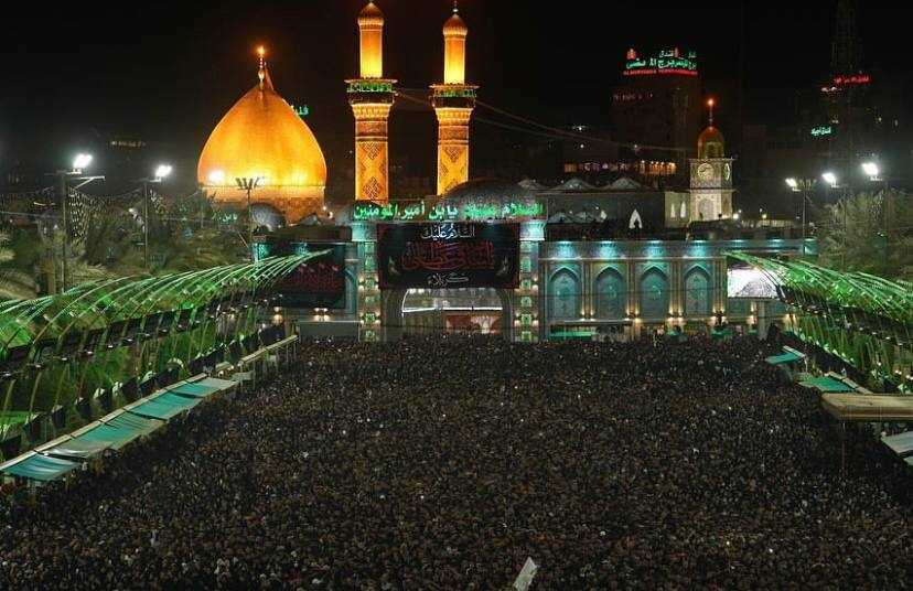 پرچم عزا بر فراز حرم امام حسین &laquo;ع&raquo; به اهتزاز در آمد