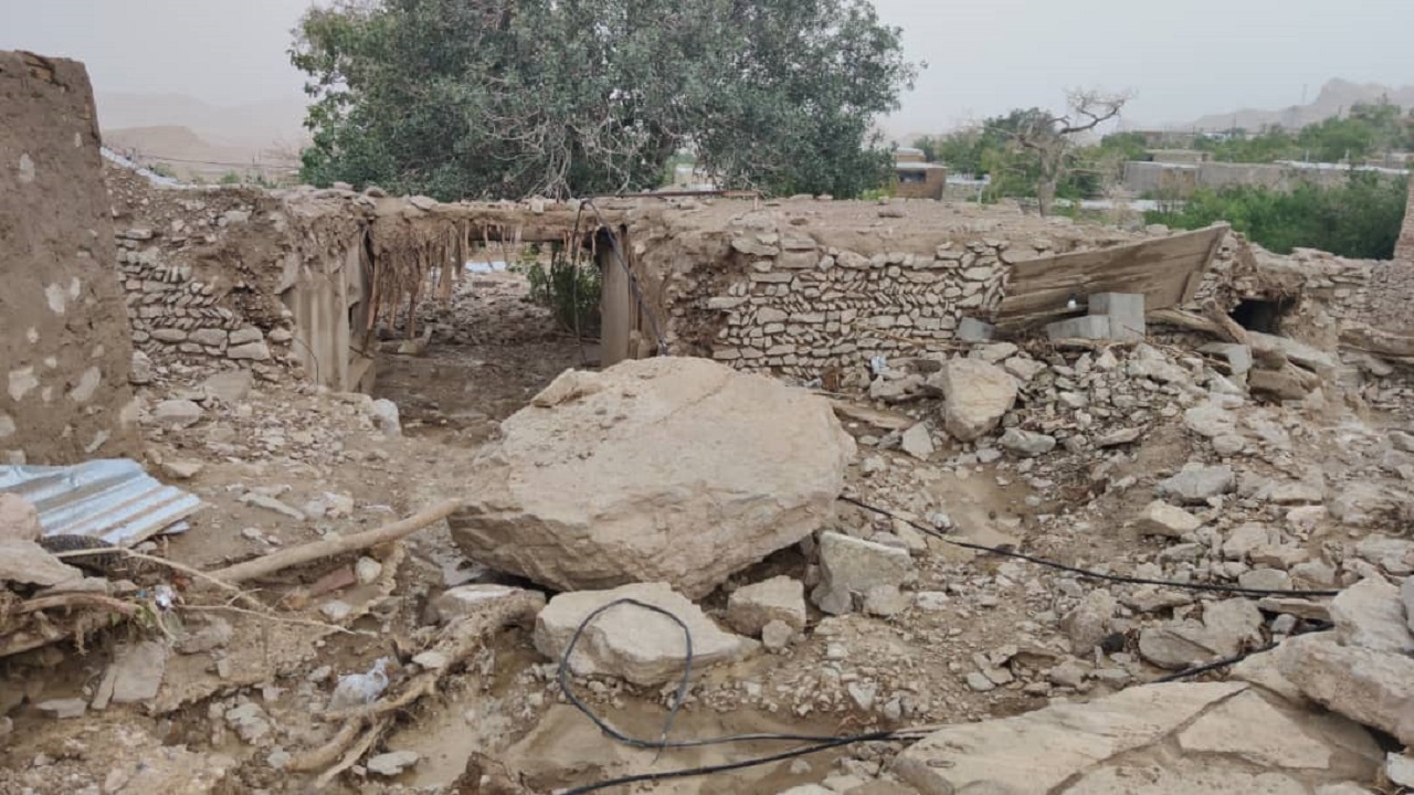 سیل سنگ در روستای باجگان بافق + تصاویر