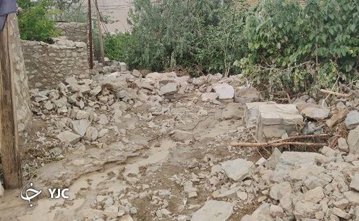 سیل سنگ در روستای باجگان بافق + تصویر