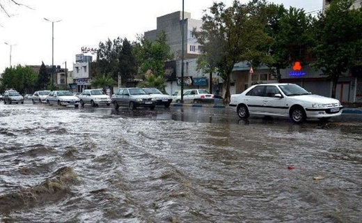 آماده باش تیم های خدمات شهری قزوین برای مقابله با آبگرفتگی