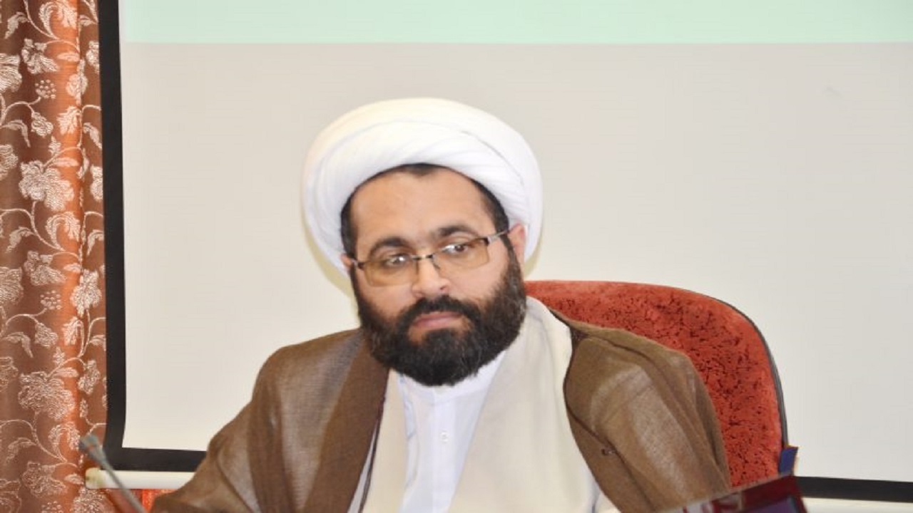 در ماه محرم باید از اقامه عزا به اقامه حق رسید