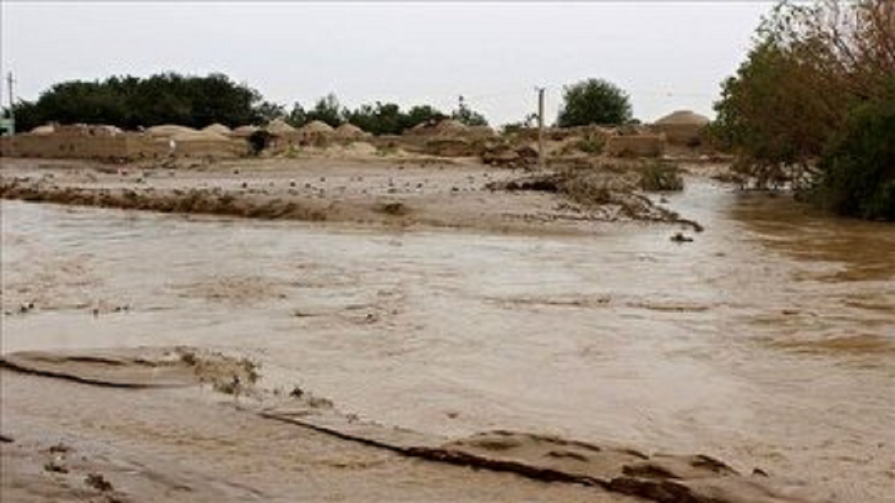 انحراف مسیر سیلاب در ایوانکی انجام شد