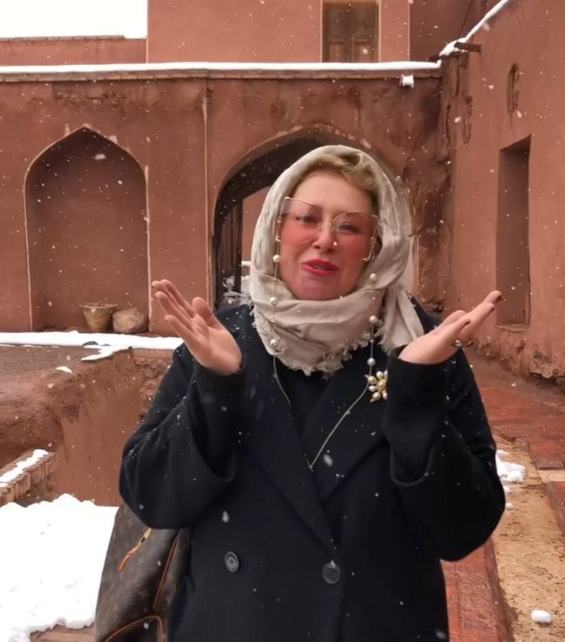 زن روس که ۳۰۰ سلبریتی را به ایران آورد