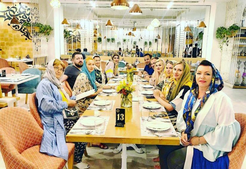 زن روس که ۳۰۰ سلبریتی را به ایران آورد
