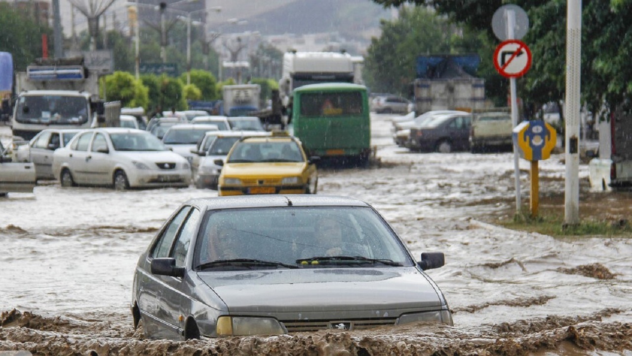 خسارت سیلاب در خوزستان؛ طغیان رودخانه‌ها در شرق و شرجی در مرکز