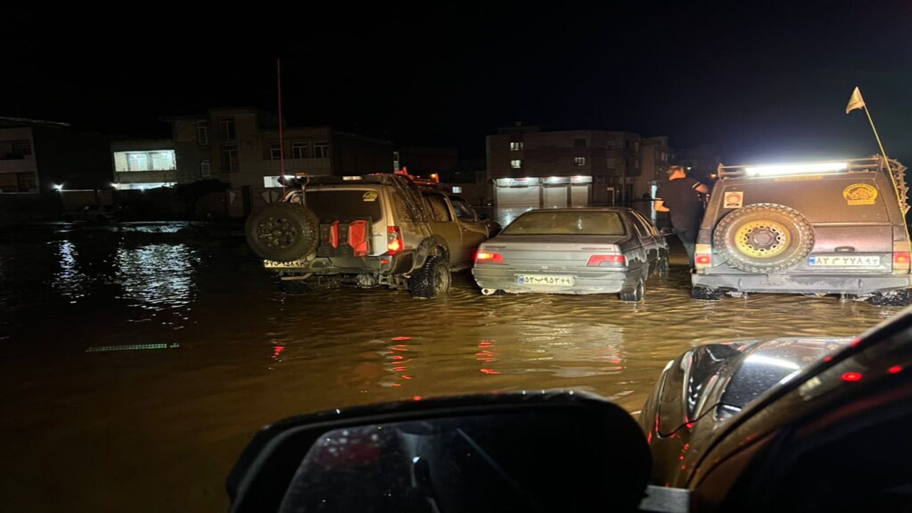 امدادرسانی ستاد SOS کانون جهانگردی و اتومبیلرانی استان فارس به هموطنان