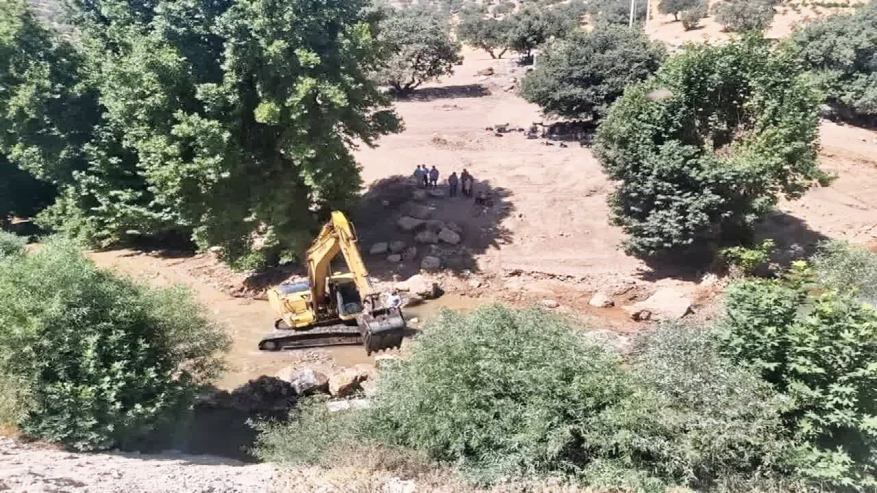 مرمت و لایروبی بیش از ۲ کیلومتر از کانال‌های آبیاری شهرستان اردل